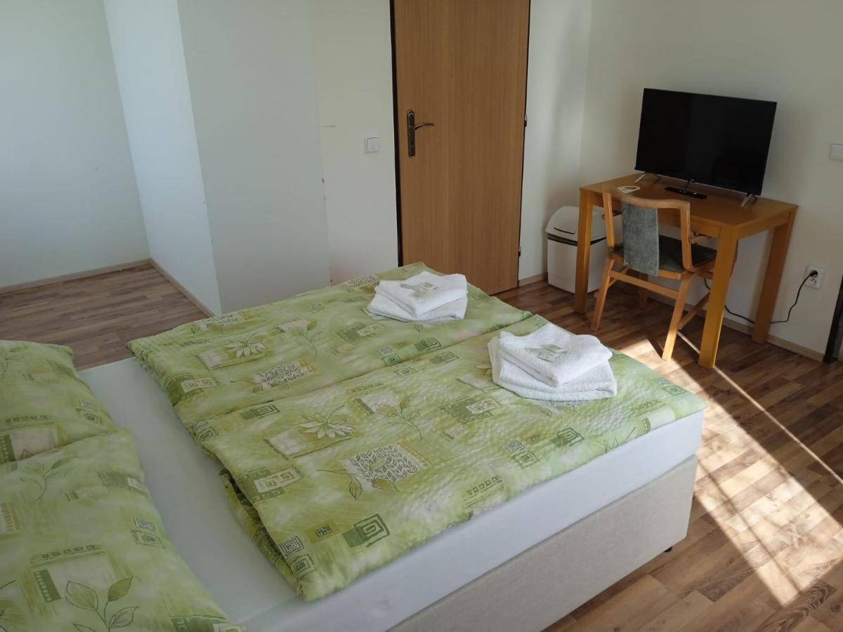 הודונין Hotel Forestyma מראה חיצוני תמונה